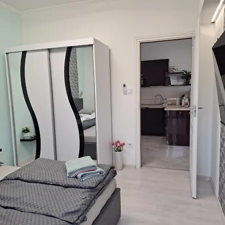 Apartment Sweethome12 *